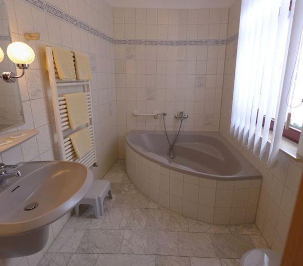 Hotel Pension Am Kurzentrum 바트수데로드 객실 사진